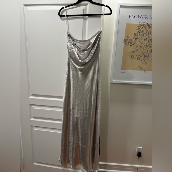 Aria Cove hammered satin bandeau open back maxi dress in silver - Picture 6 of 7